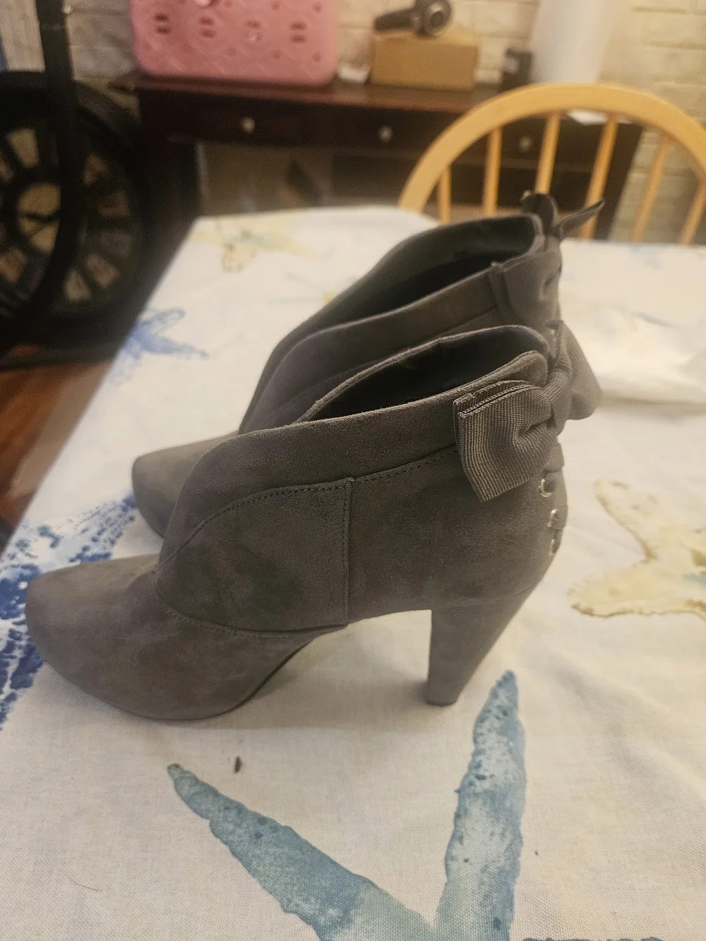 Apt. 9 Gray Suede V-Cut Ankle Booties. Very Good Condition.